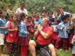 Vítězslav Padevět mezi dětmi v Nepálu